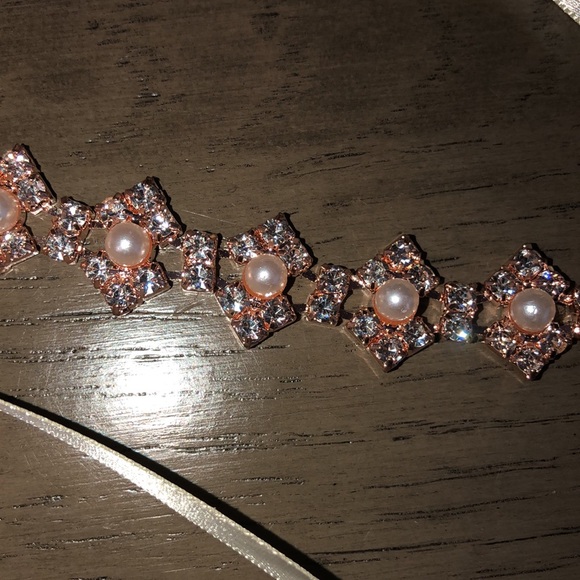 Super cute gold rhinestone ribbon headband - Picture 2 of 5